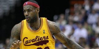 LEBRON JAMES DEVASTANTE, CAVS BATTONO CELTICS