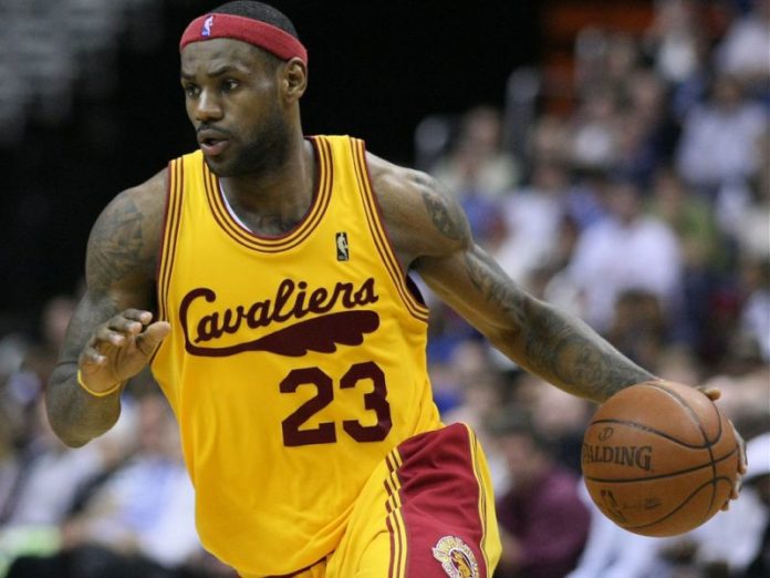 LeBron-James_GLB_171104-1