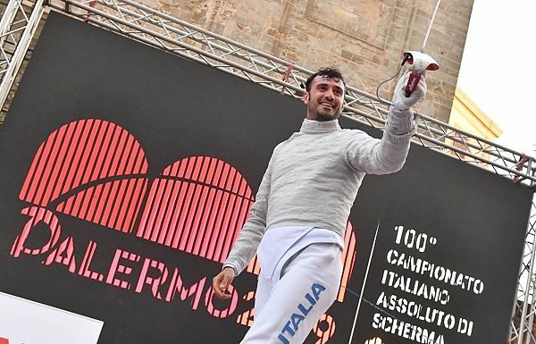 ASSOLUTI. FESTEGGIANO A PIAZZA BELLINI SAMELE, VOLPI E ISOLA