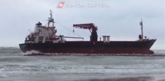 MALTEMPO, NAVE SI ARENA LUNGO LITORALE BARI