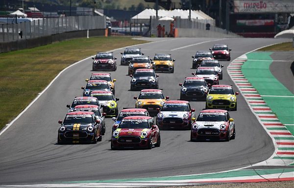 A SANDRUCCI GARA 1 AL MUGELLO