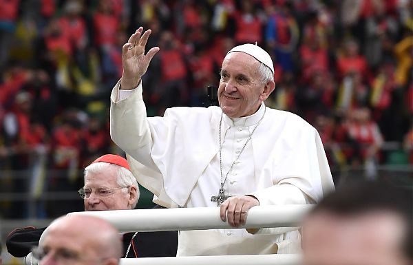 PAPA FRANCESCO “VIA CIÒ CHE INQUINA SPORT”