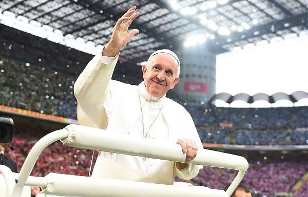 IL PAPA BENEDICE LA TORCIA DELL’UNIVERSIADE NAPOLI 2019