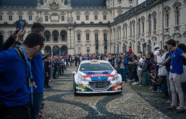 LA PEUGEOT 208 T16 ACCLAMATA DAL PUBBLICO AL PARCO VALENTINO