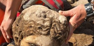 ROMA, RIAFFIORA TESTA IN MARMO DI ETÀ IMPERIALE
