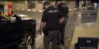 UN SUV TRAVOLGE DUE BIMBI, UNO È MORTO