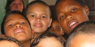 UN BAMBINO SU TRE PRIVATO DEL PROPRIO FUTURO