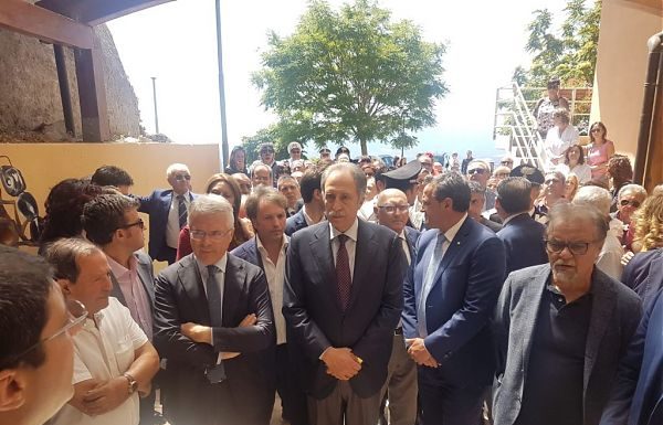 SANITÀ, BARDI E LEONE INAUGURANO HOSPICE A VIGGIANO