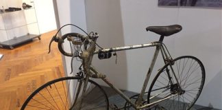 COMO, IN E-BIKE PER BRINDARE SU STRADE GIRO