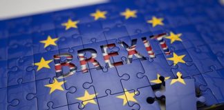 BREXIT, PARLAMENTO BOCCIA PIANO MAY