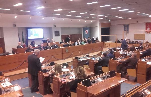 IN QUESTION TIME LAVORO, CANTIERI E COSTI POLITICA