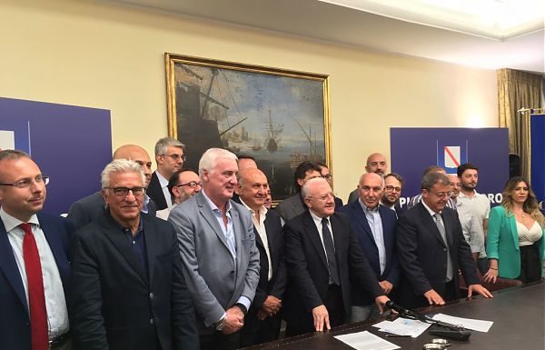 CAMPANIA, DE LUCA “PIANO LAVORO CONTRASTA FUGA CERVELLI”