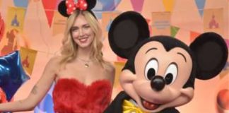 DISNEYLAND PARIS, MAGICO NATALE FESTEGGIA 90 ANNI TOPOLINO