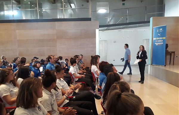 AZZURRE PER UN GIORNO, A CORMONS 40 RAGAZZINE IN CAMPO CON U.16