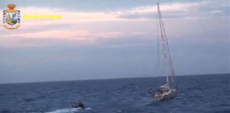 IN BARCA CON 11 TONNELLATE HASHISH, 2 ARRESTI