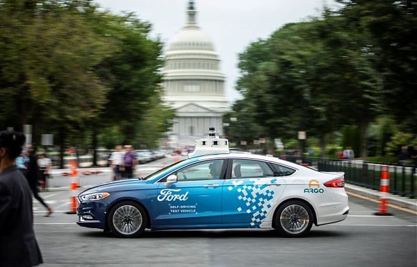 FORD, TEST GUIDA AUTONOMA PER STRADE WASHINGTON