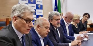 EMILIANO “PIÙ ROTTE RYANAIR E MENO COSTI REGIONE”