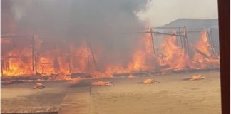 BRUCIA UN LIDO, BAGNANTI IN FUGA A CATANIA