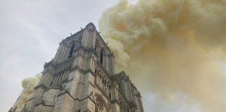 MACRON “RICOSTRUIREMO NOTRE DAME ENTRO 5 ANNI”