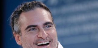 VENEZIA APPLAUDE JOAQUIN PHOENIX E IL SUO “JOKER”