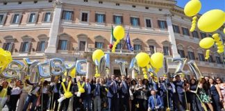 LA CAMERA TAGLIA I VITALIZI