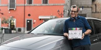 MERCEDES CLASSE B SUL SET DI MUCCINO