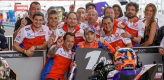 MILLER IN POLE CON LE SLICK SUL BAGNATO