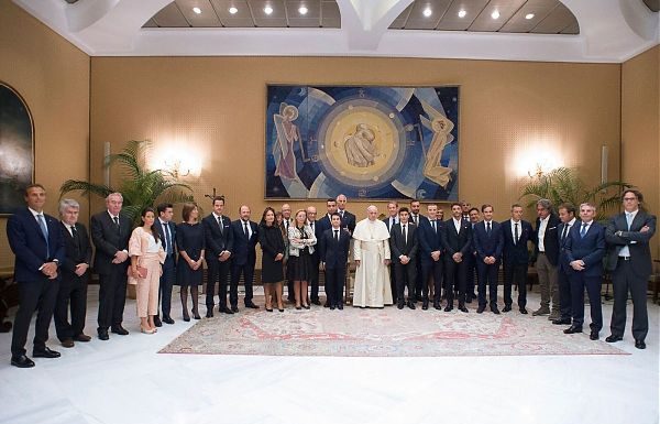 IL PAPA RICEVE DELEGAZIONE MOTOGP, MARQUEZ “INDIMENTICABILE”