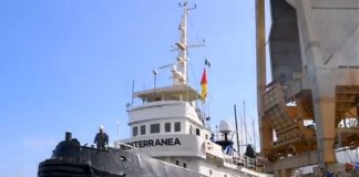 MIGRANTI, NAVE JONIO IN PORTO MA SEQUESTRATA