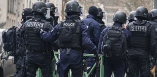 ACCOLTELLAMENTI A LIONE, UN MORTO E NOVE FERITI