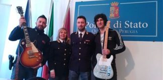 RITROVATE LE DUE CHITARRE RUBATE AI NEGRITA