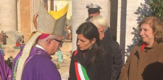 RAGGI SVELA PRESEPE IN CAMPIDOGLIO