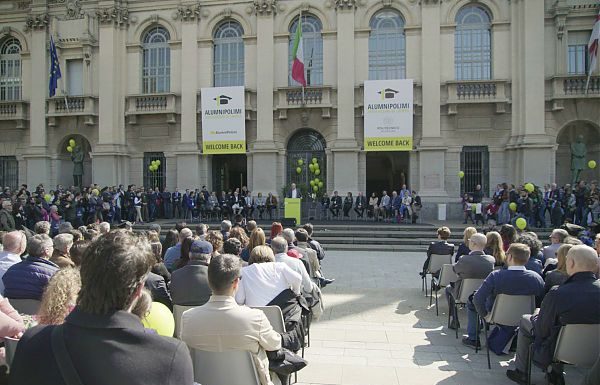 REUNION, 1.300 LAUREATI INCONTRANO RETTORE E DOCENTI