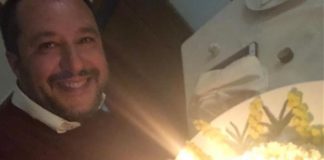 SALVINI COMPIE 46 ANNI, TORTA SUI SOCIAL