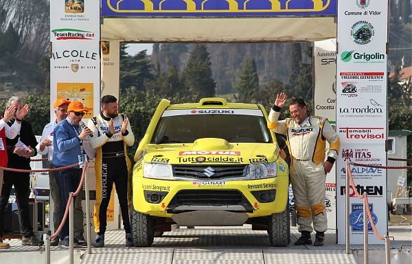 SUZUKI LEADER TRA LE AUTO FUORISTRADA DEL CROSS COUNTRY
