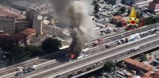 TIR IN FIAMME SU RACCORDO BOLOGNA, UN MORTO