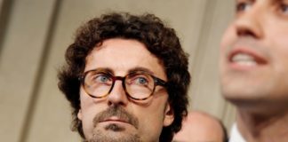 TONINELLI “NON FAREMO BLOCCO NAVALE”