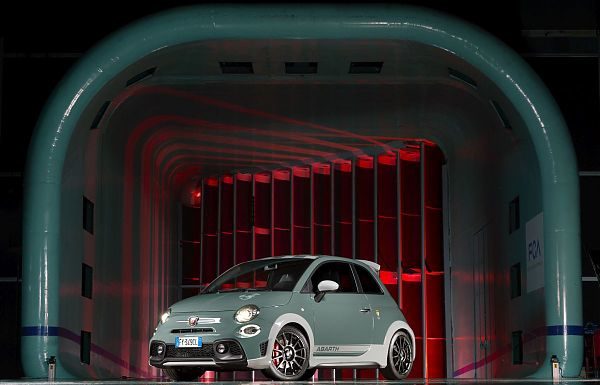 NUOVA SERIE SPECIALE ABARTH 695 70° ANNIVERSARIO