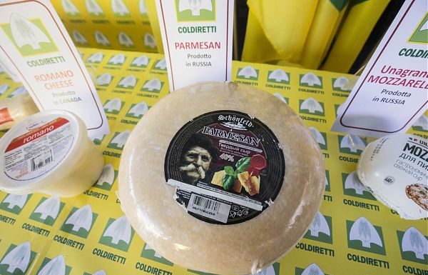 COLDIRETTI “PRODUZIONE FALSO PARMIGIANO SORPASSA IL VERO”