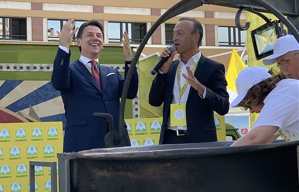 DAZI USA, BERTINELLI INCONTRA CONTE “RISCHIO PER PARMIGIANO REGGIANO”