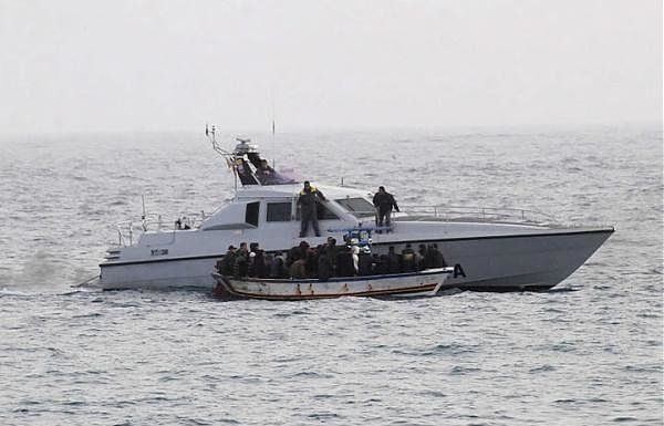 NUOVI SBARCHI A LAMPEDUSA, GIUNTI 53 MIGRANTI