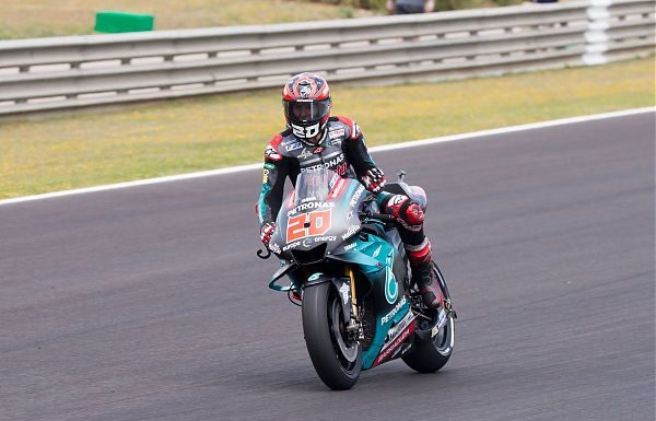 LE YAMAHA DETTANO IL PASSO IN THAILANDIA, PAURA PER MARQUEZ