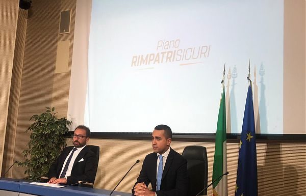 MIGRANTI, DI MAIO-BONAFEDE “UN DECRETO PER I RIMPATRI IN 4 MESI”