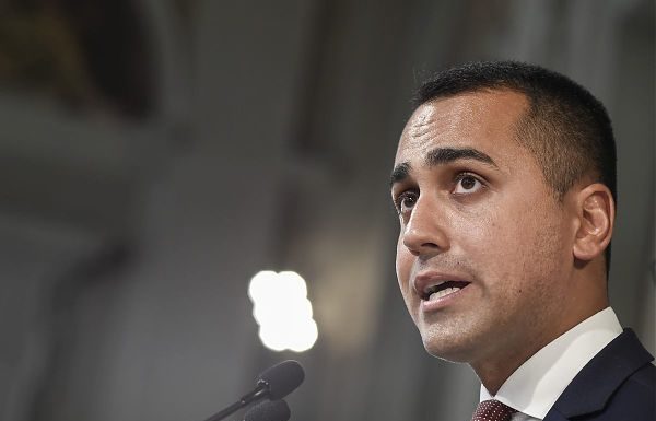 GOVERNO, DI MAIO “BASTA RINCORRERE RENZI, DIAMOCI REGOLE DI INGAGGIO”
