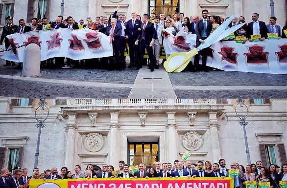 DI MAIO “IL TAGLIO DEI PARLAMENTARI UNA VITTORIA DEL POPOLO”