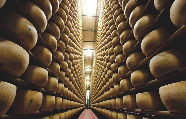 DAZI USA, PARMIGIANO REGGIANO SUBIRÀ IL COLPO PIÙ DURO