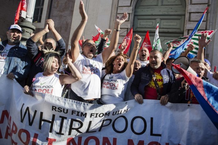 MANIFESTAZIONE NAZIONALE LAVORATORI WHIRLPOOLPRESIDIO PROTESTA