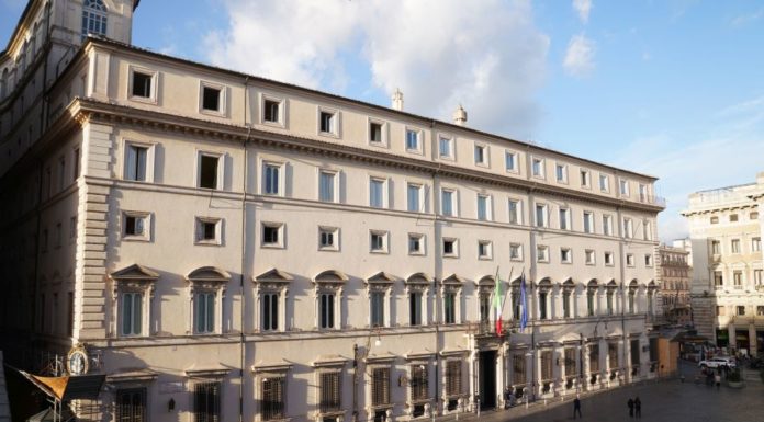 MANOVRA, INTESA SU CARCERE PER EVASORI. SLITTA TETTO SUL CONTANTI