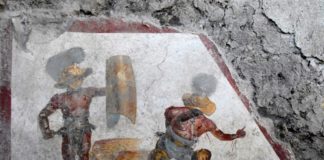 A POMPEI EMERGE L’AFFRESCO DEI GLADIATORI COMBATTENTI