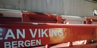 LA OCEAN VIKING A POZZALLO, AL VIA LO SBARCO